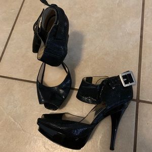 Leather Micheal Kors black heels